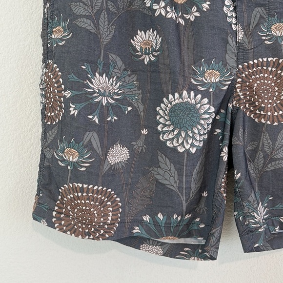 Globe Men’s Floral Swim Shorts - Picture 2 of 9